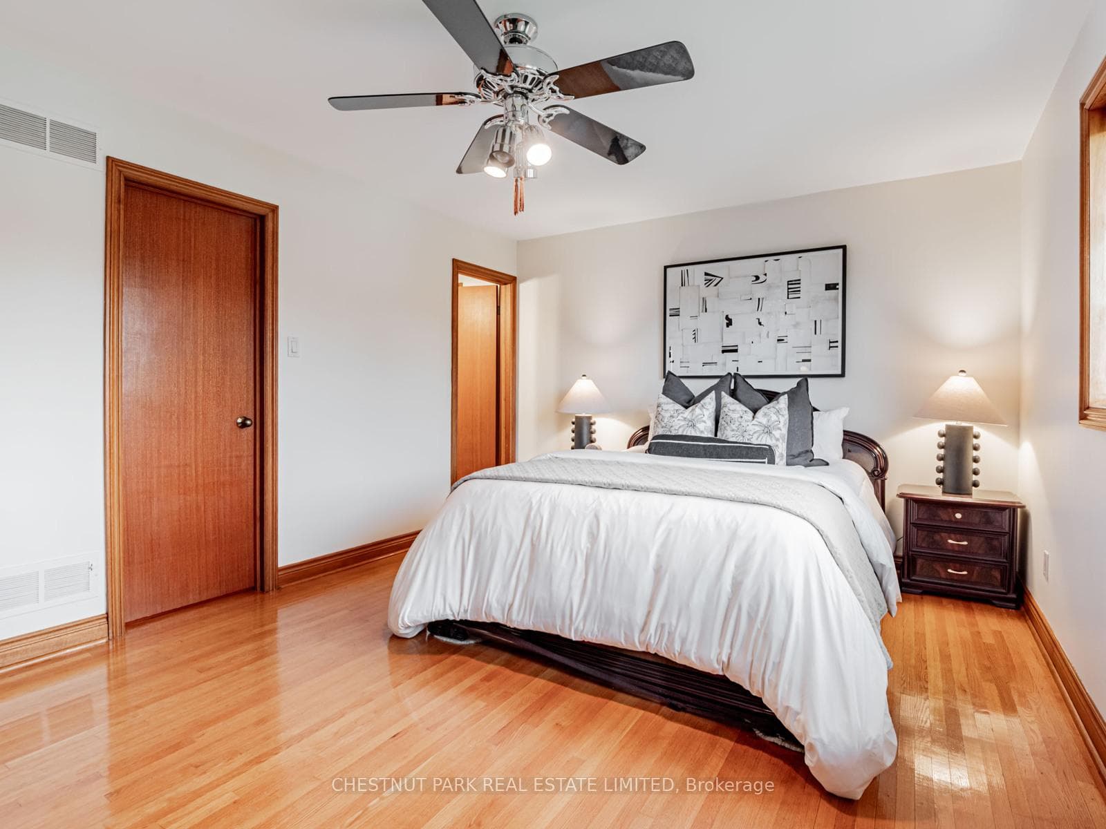 256 Cocksfield Avenue photo 15