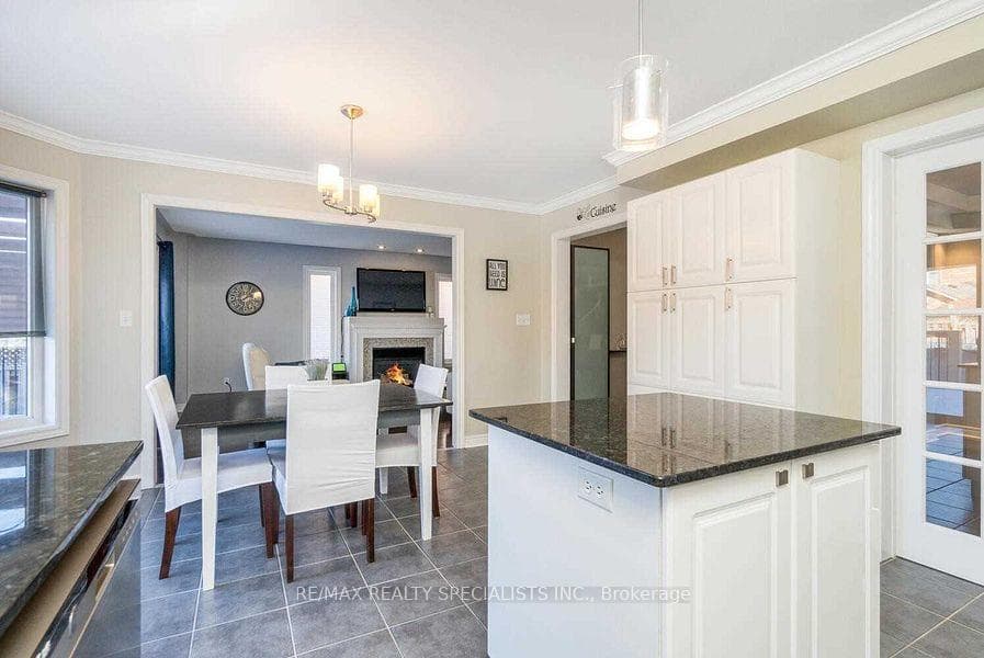 10 Forsyth Crescent photo 9