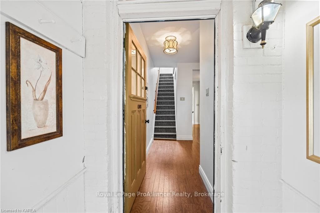 46 ORDNANCE Street photo 6