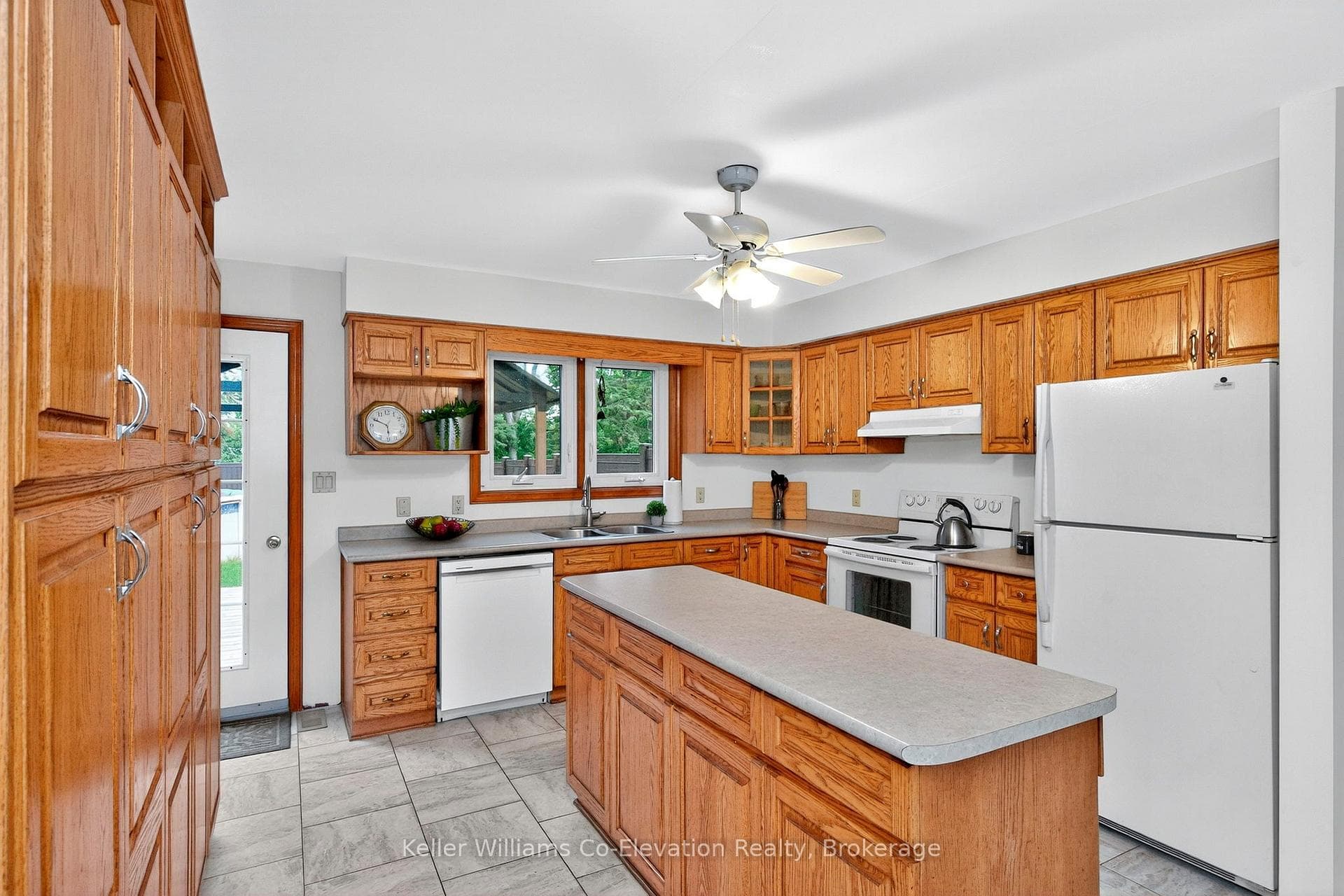 924 6 County Road photo 3