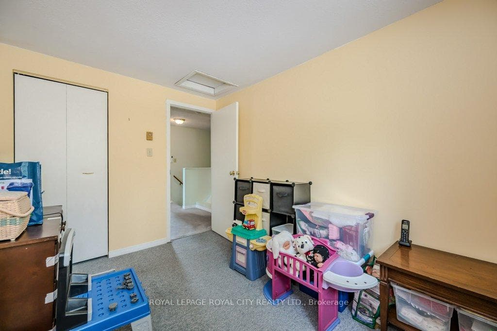 8 Upton Crescent photo 13