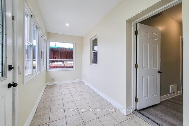 300 Balmoral Avenue photo 17