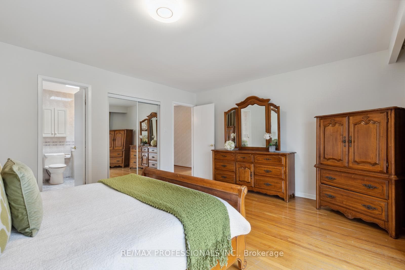 85 Thicket Road photo 20