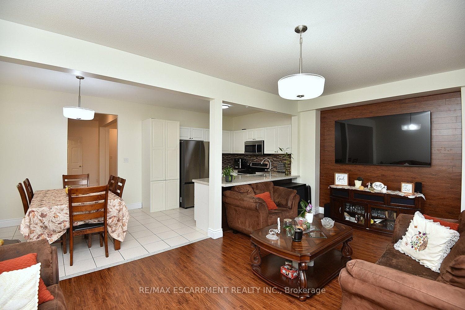 670 Lott Crescent photo 22
