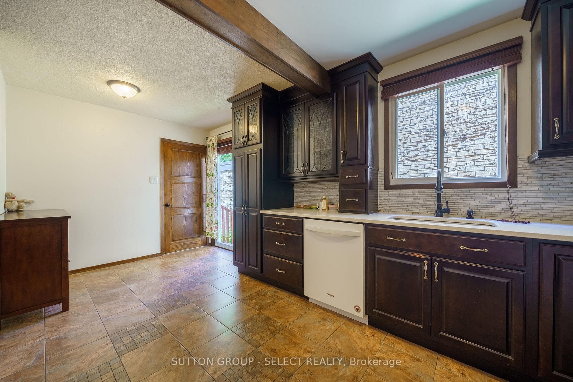 1839 Aldersbrook Road photo 12