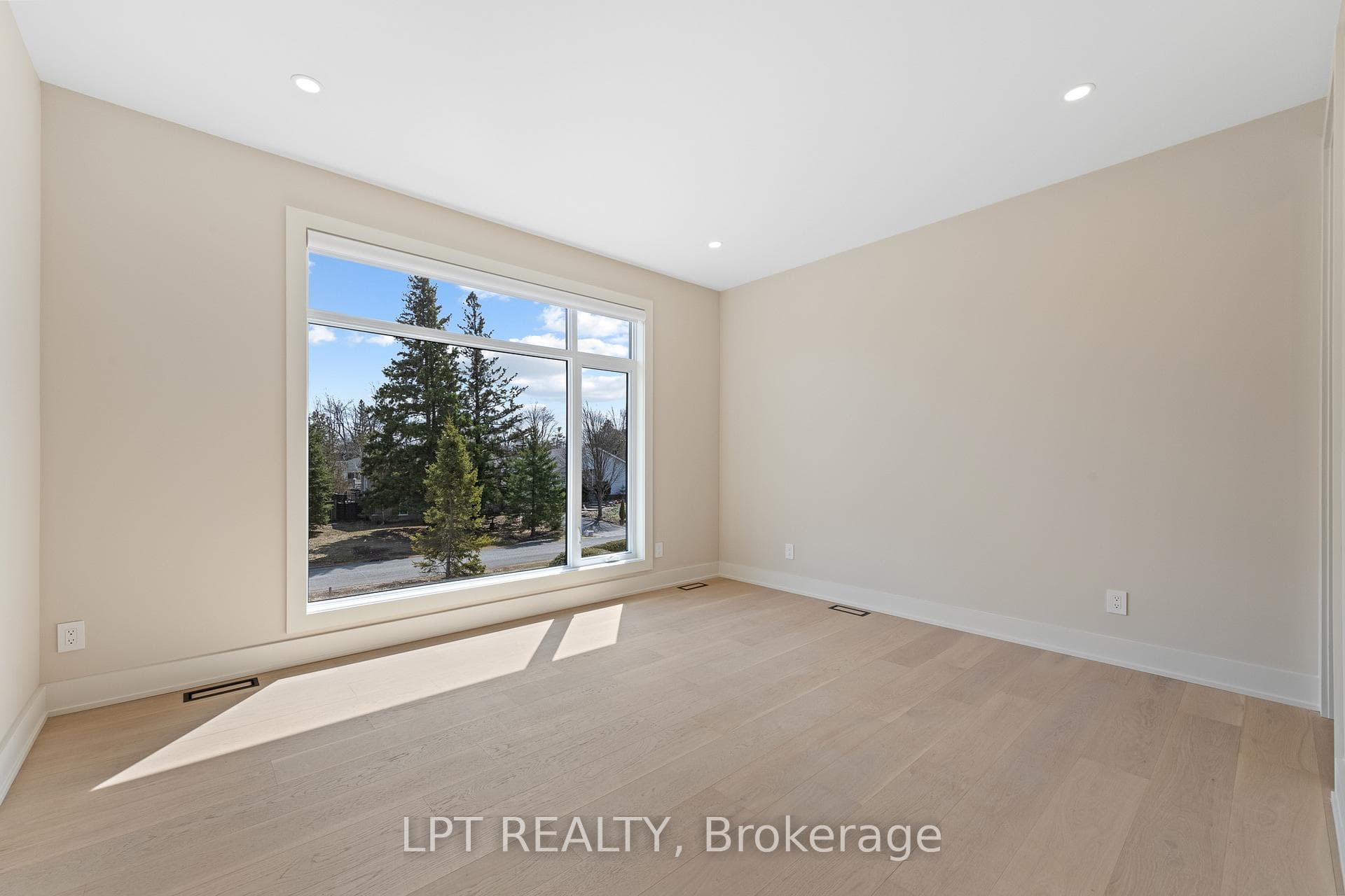 15 Briggs Avenue photo 33