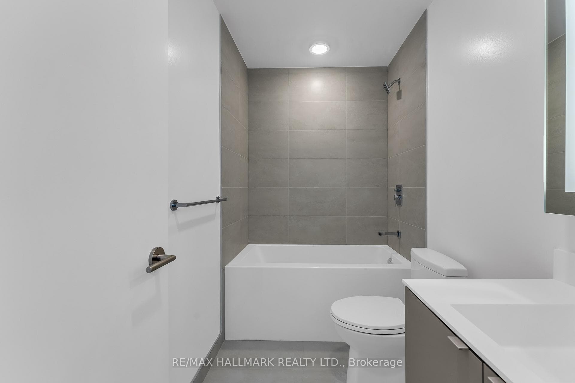 500 Dupont Street Unit 520 photo 23