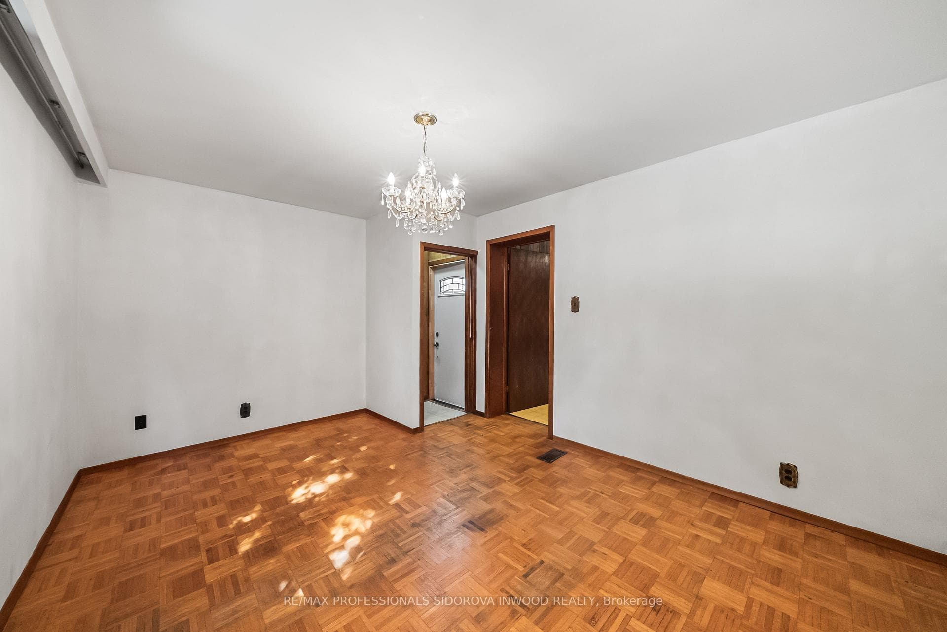 44 Golden Avenue photo 15