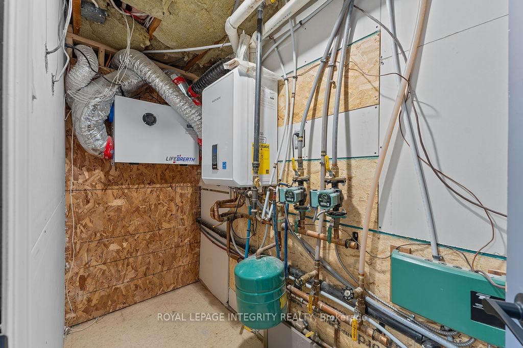 1105 FALAISE Road Unit B photo 29