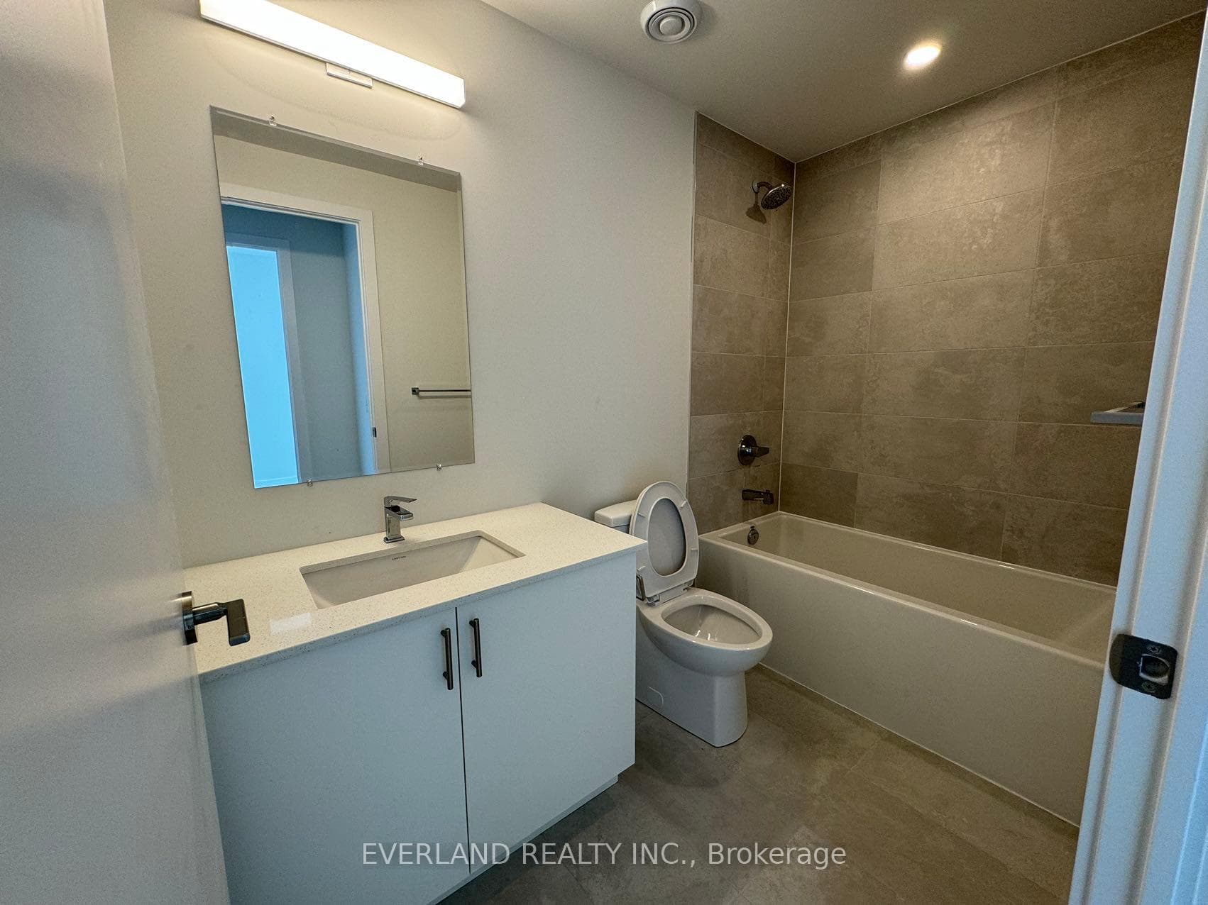 15 Ellerslie Avenue Unit 905 photo 3