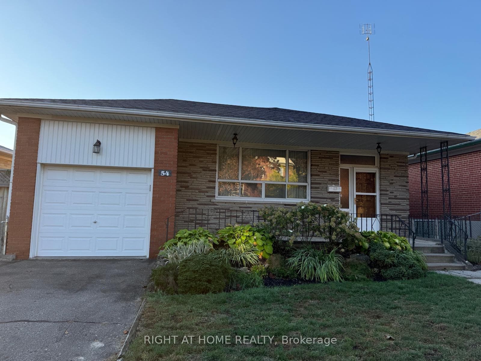 54 LEMONWOOD Drive photo 1