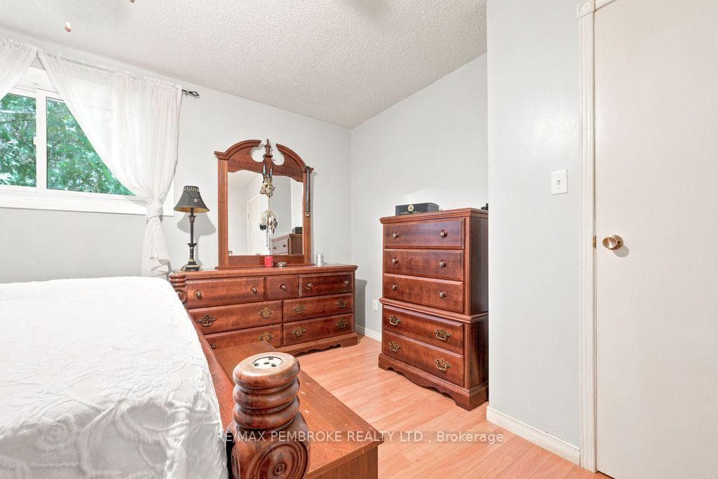 1656 Beachburg Road photo 21