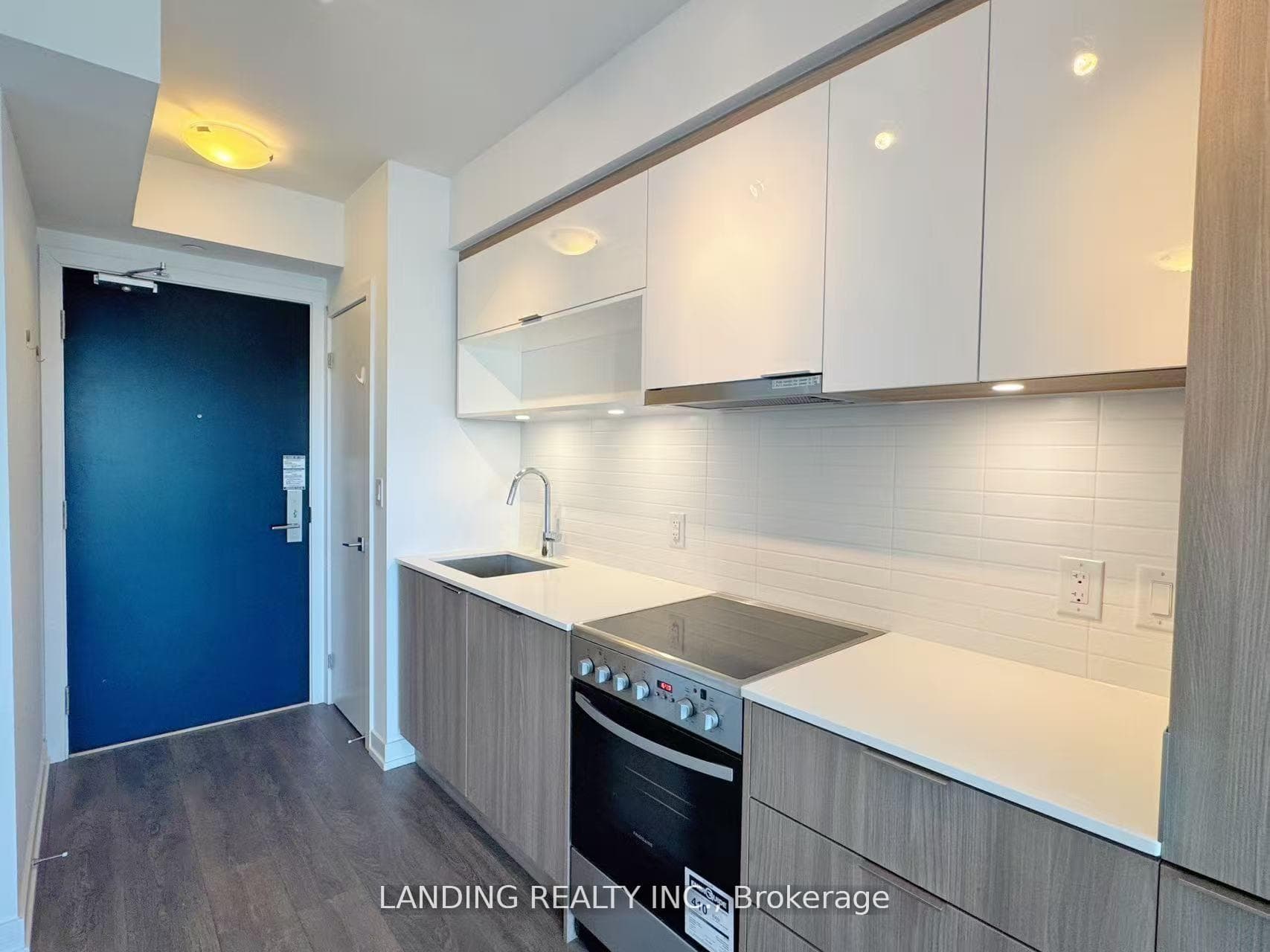 159 Wellesley Street Unit 1610 photo 4