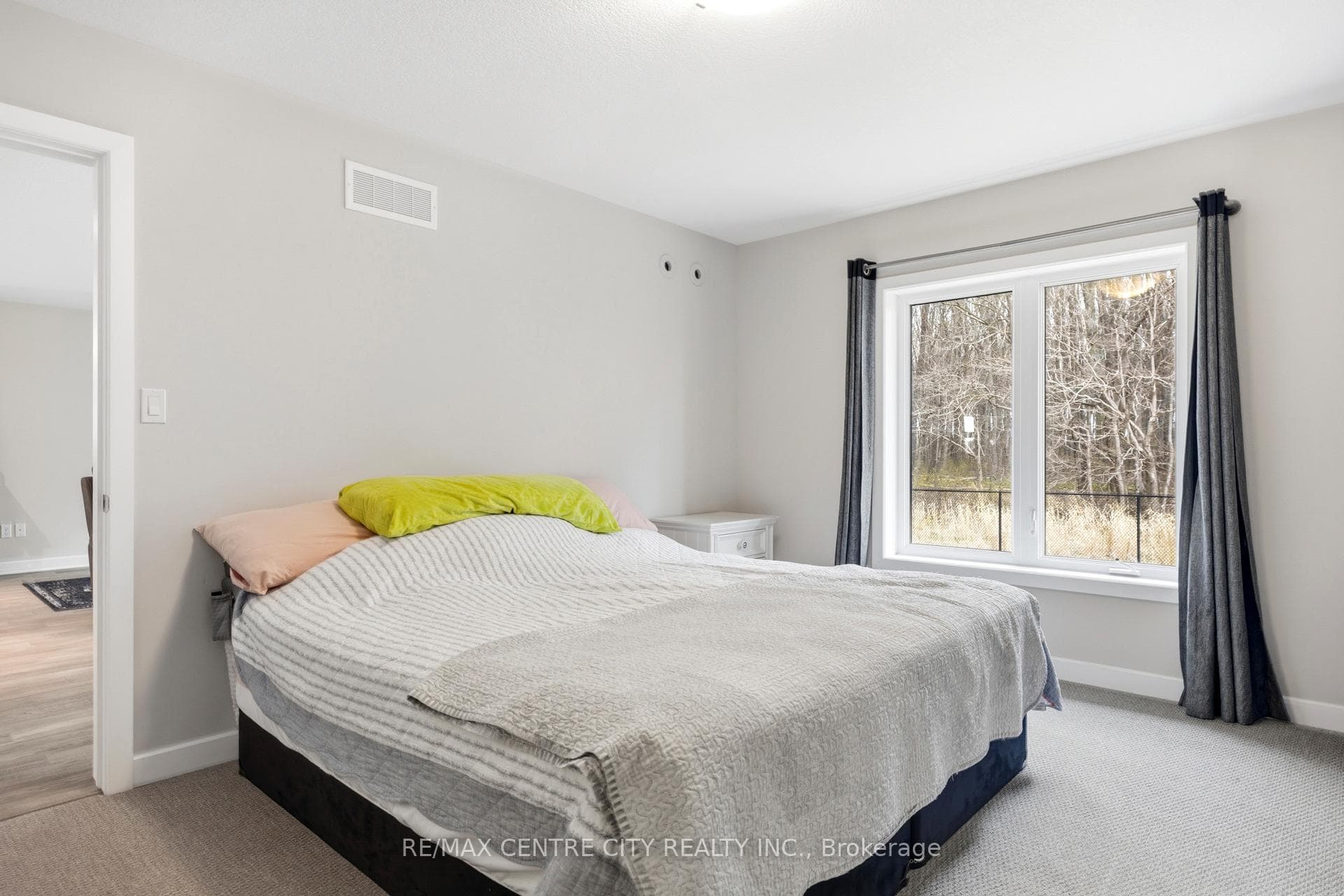 19 Benjamin Parkway photo 11