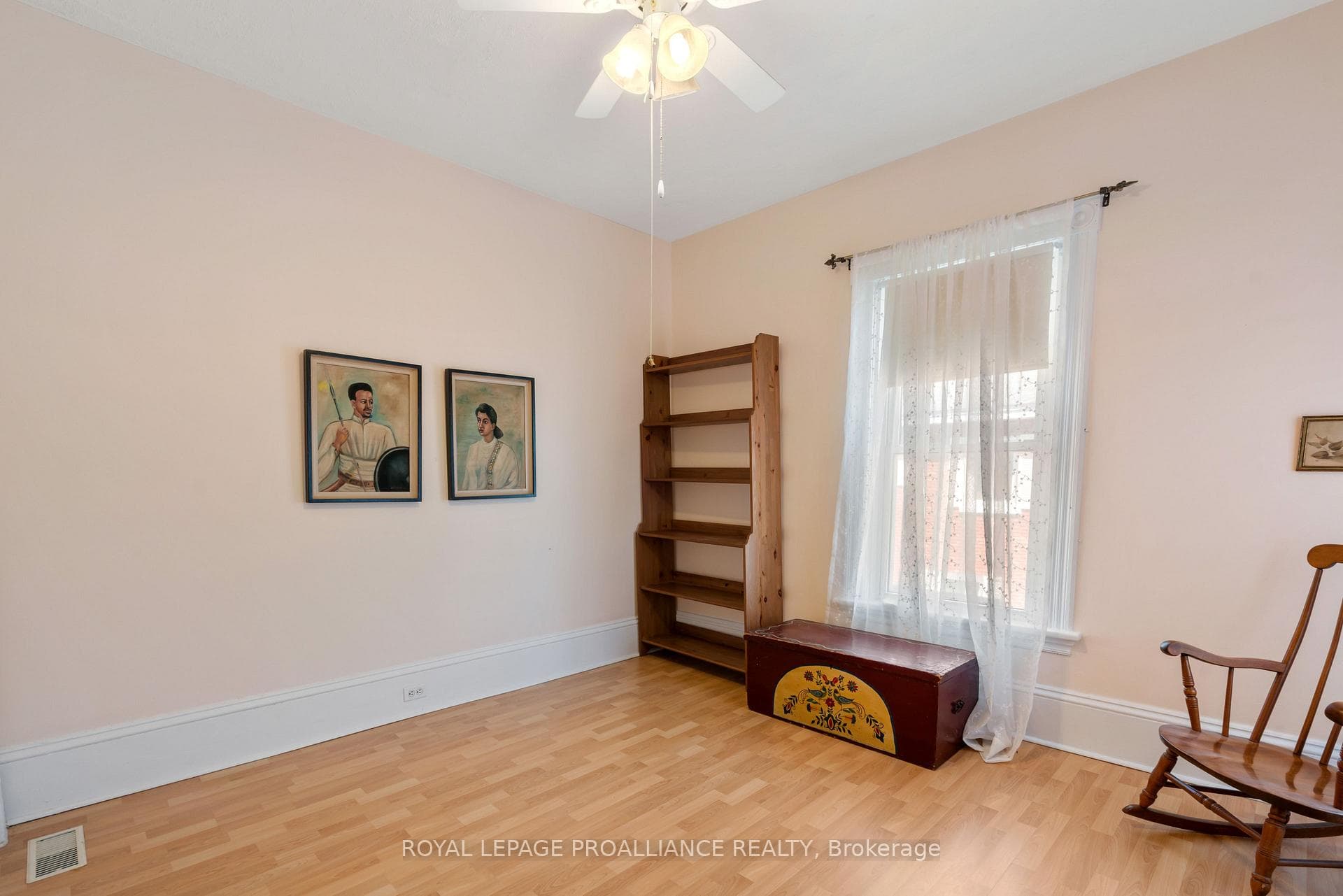 568 James Street photo 28