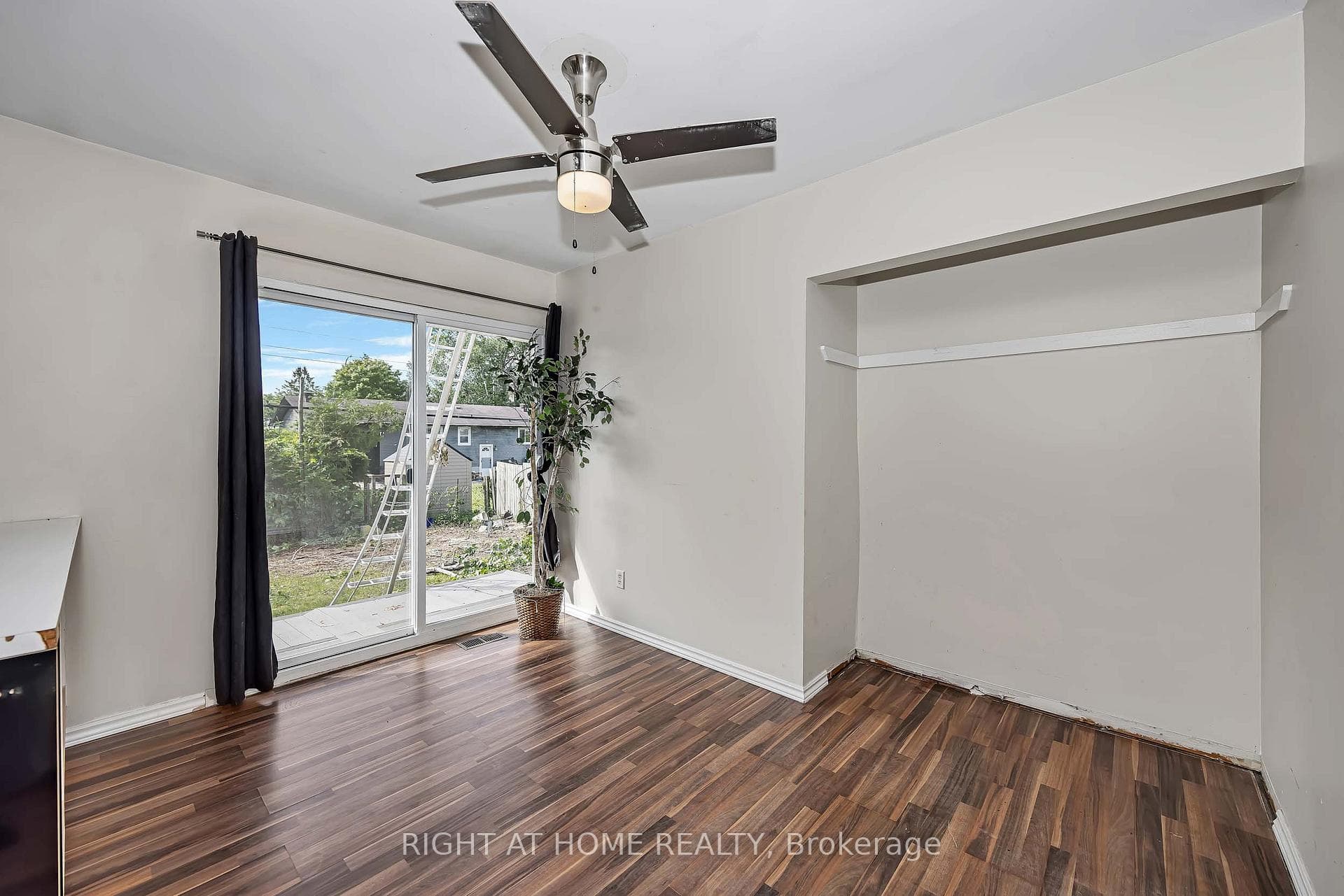 24 Largo Crescent photo 11