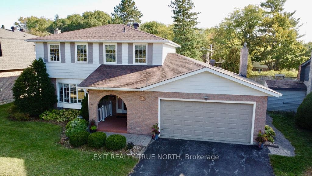 23 Debra Crescent photo 1