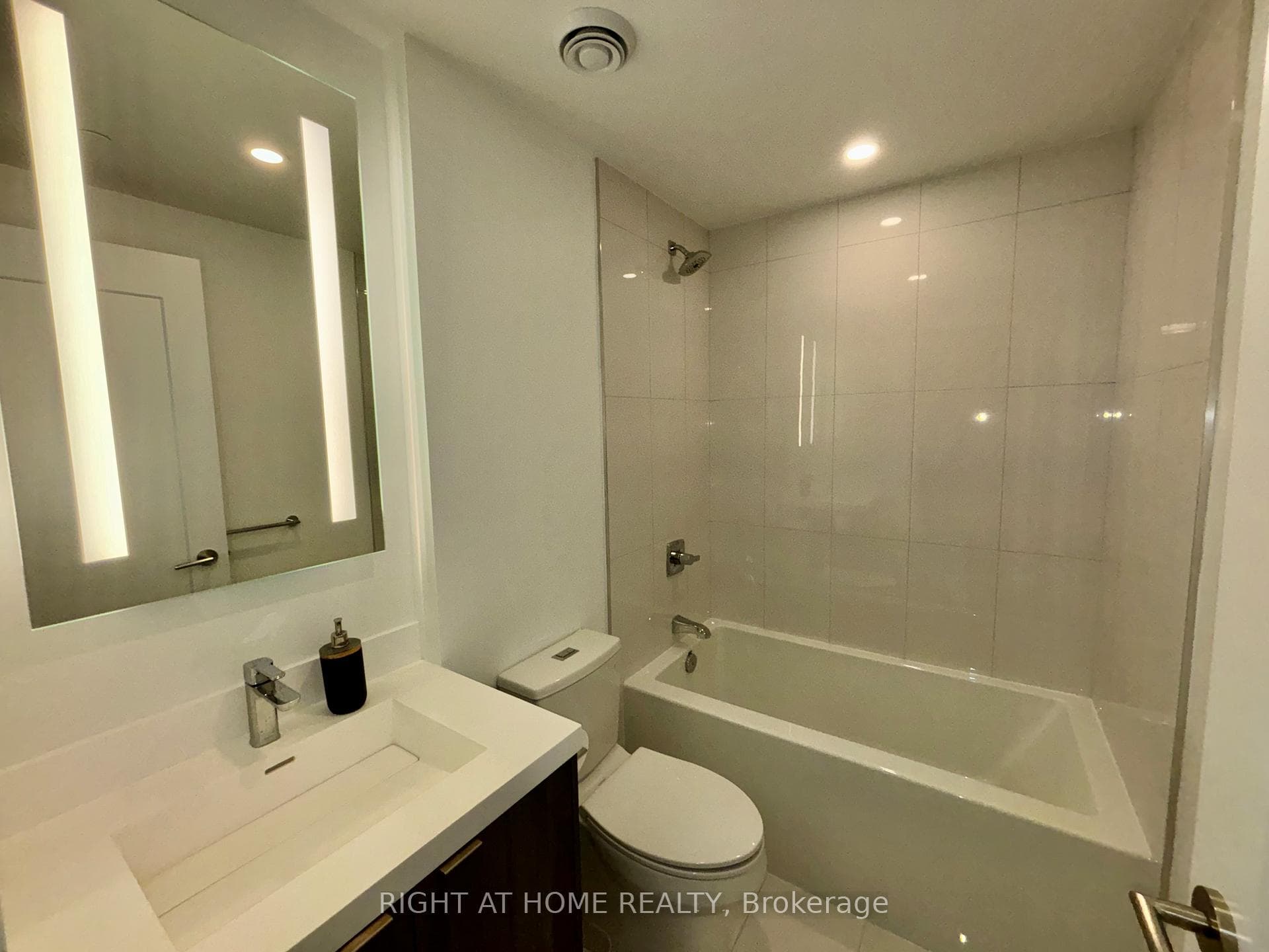 20 Inn On The Park Drive Unit 1130 photo 8