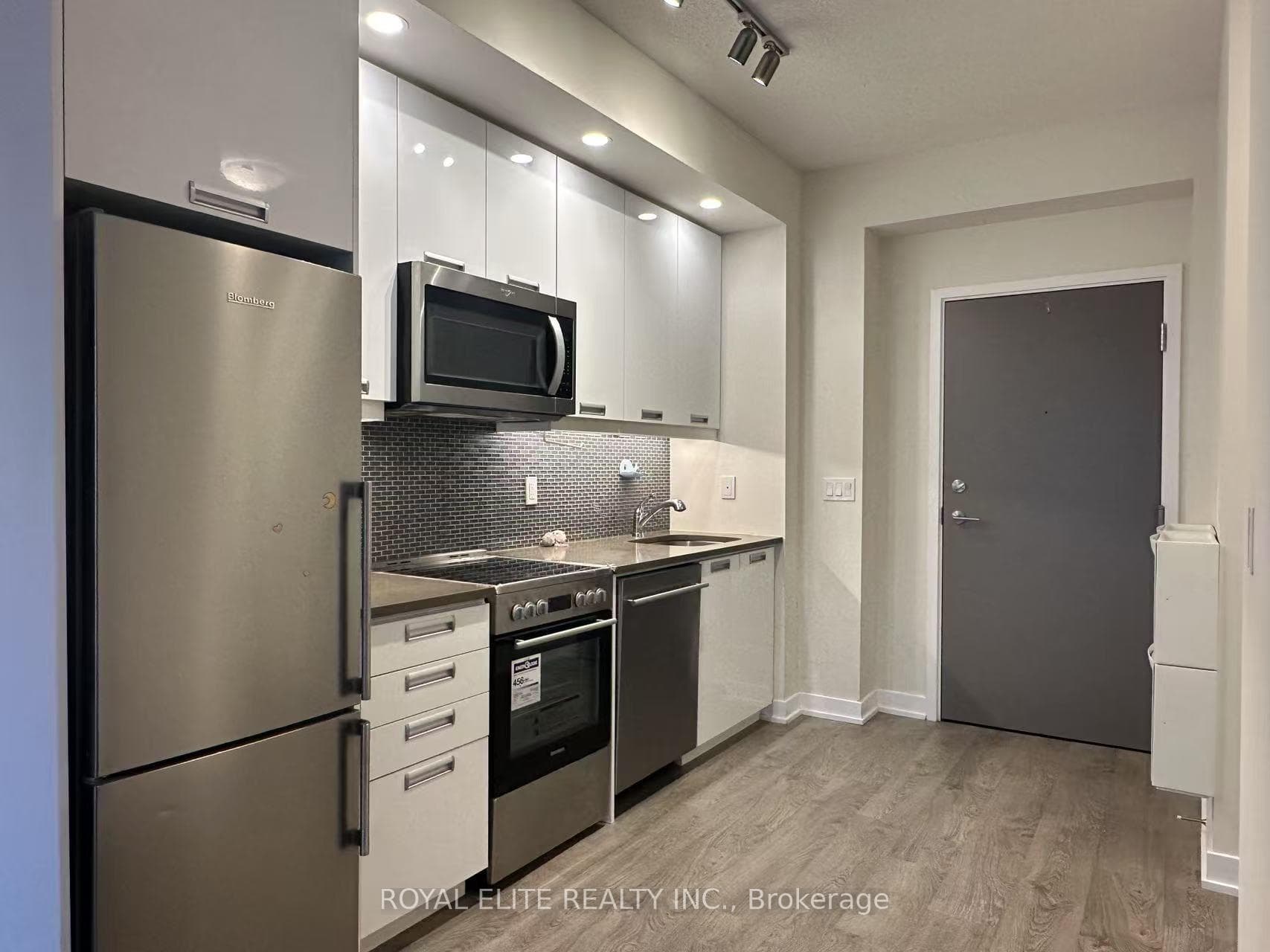 99 John Street Unit 2305 photo 5