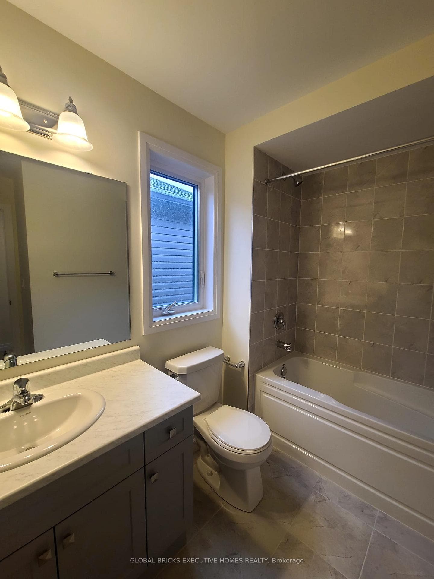 11 Poett Avenue photo 40