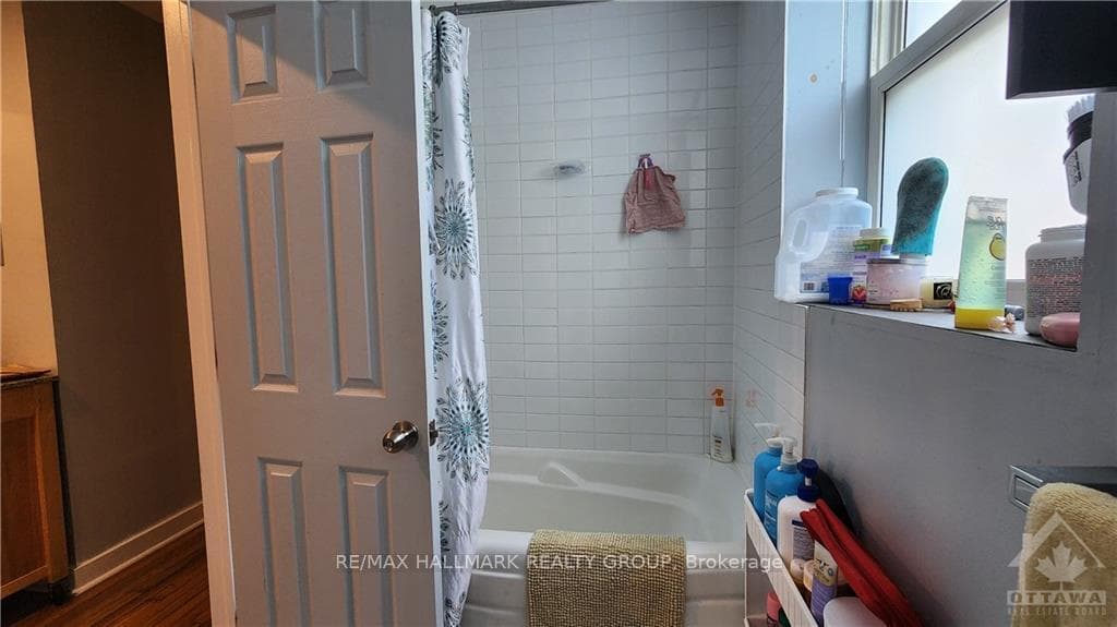 310 BYRON Avenue Unit 1 photo 9