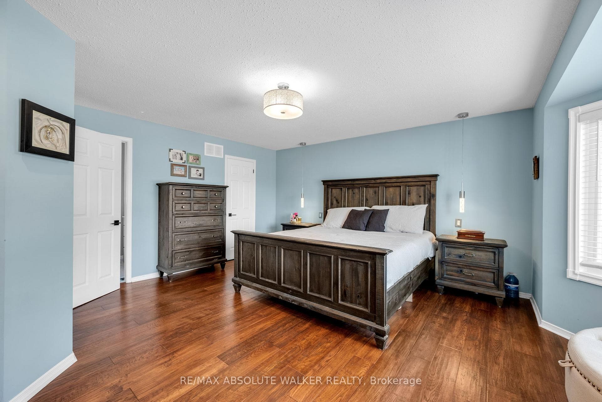 1368 Norview Crescent photo 26