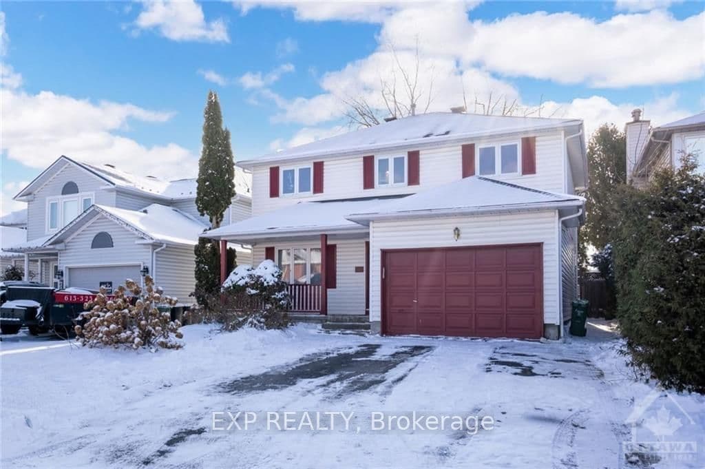 716 MOREWOOD Crescent photo 1