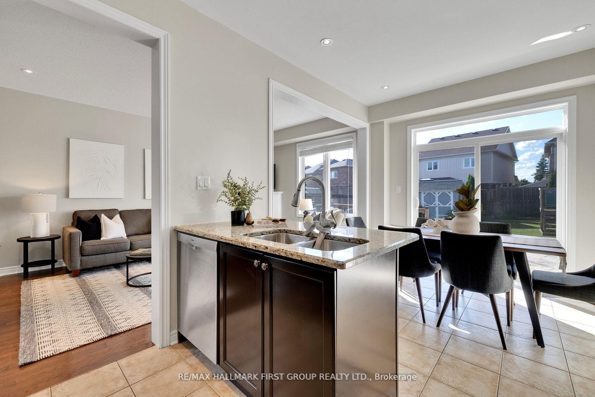 196 Glenabbey Drive photo 11