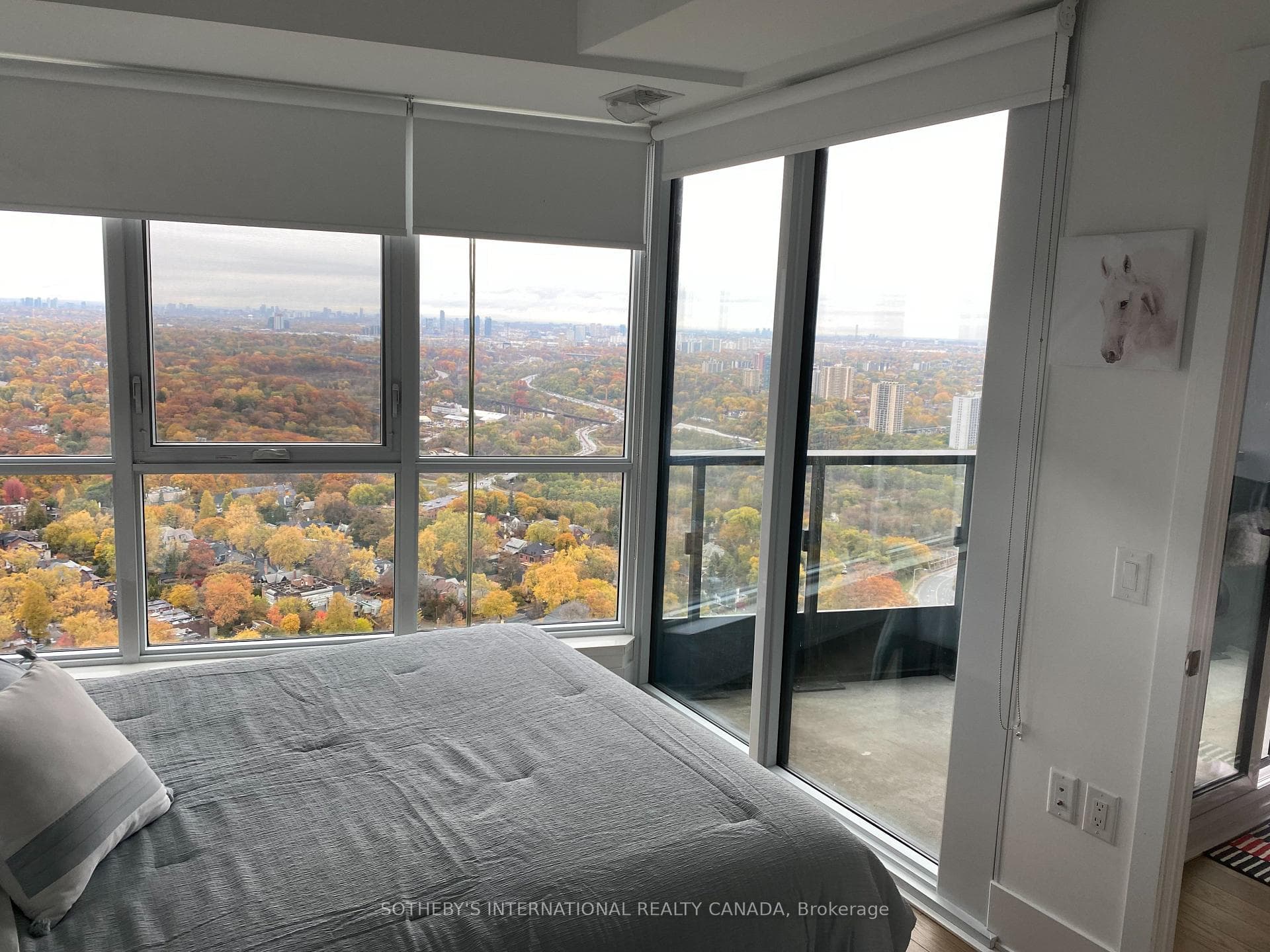 585 Bloor Street Unit 4215 photo 8