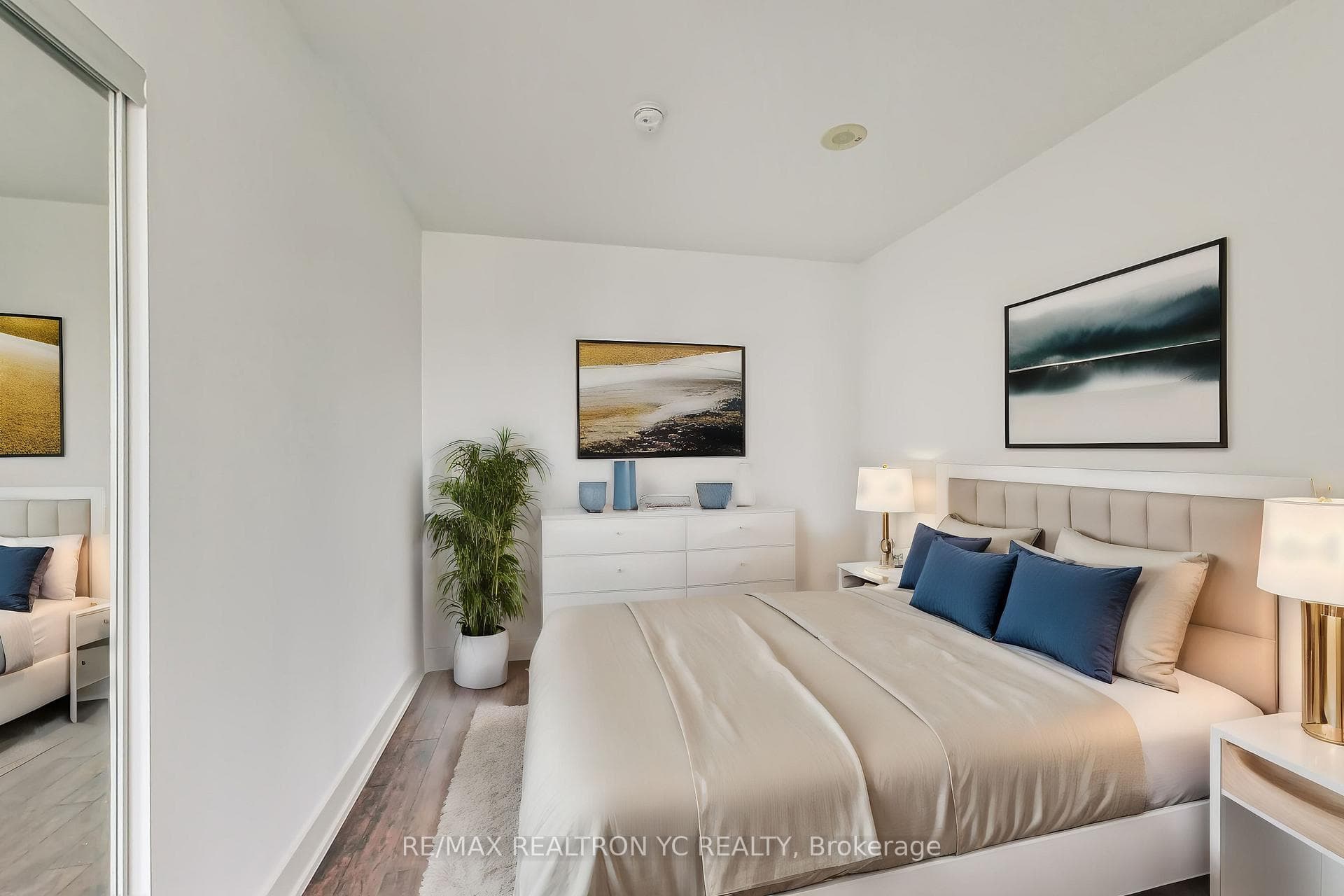 68 Shuter Street Unit 2301 photo 1
