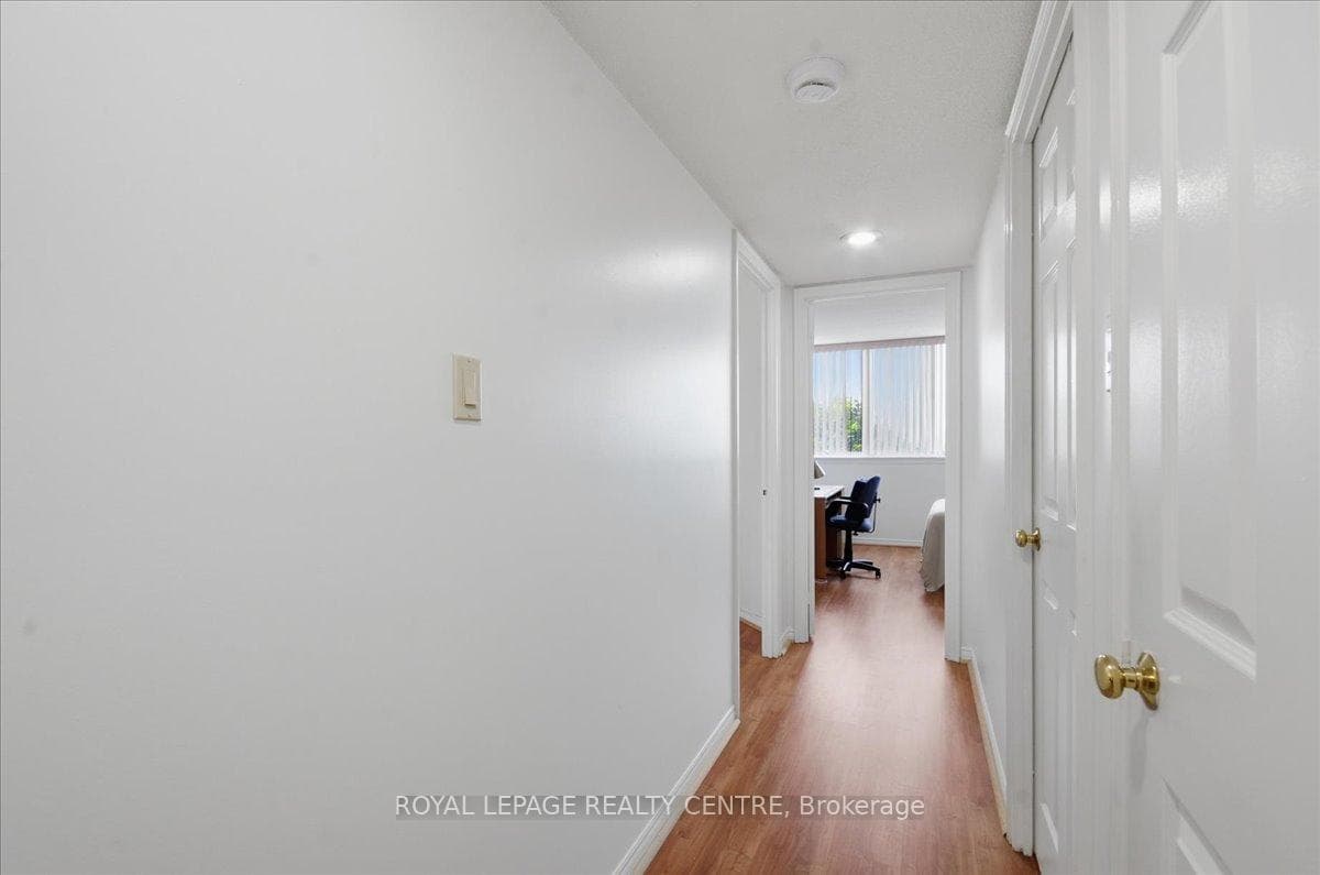 1360 Rathburn Road Unit 410 photo 17