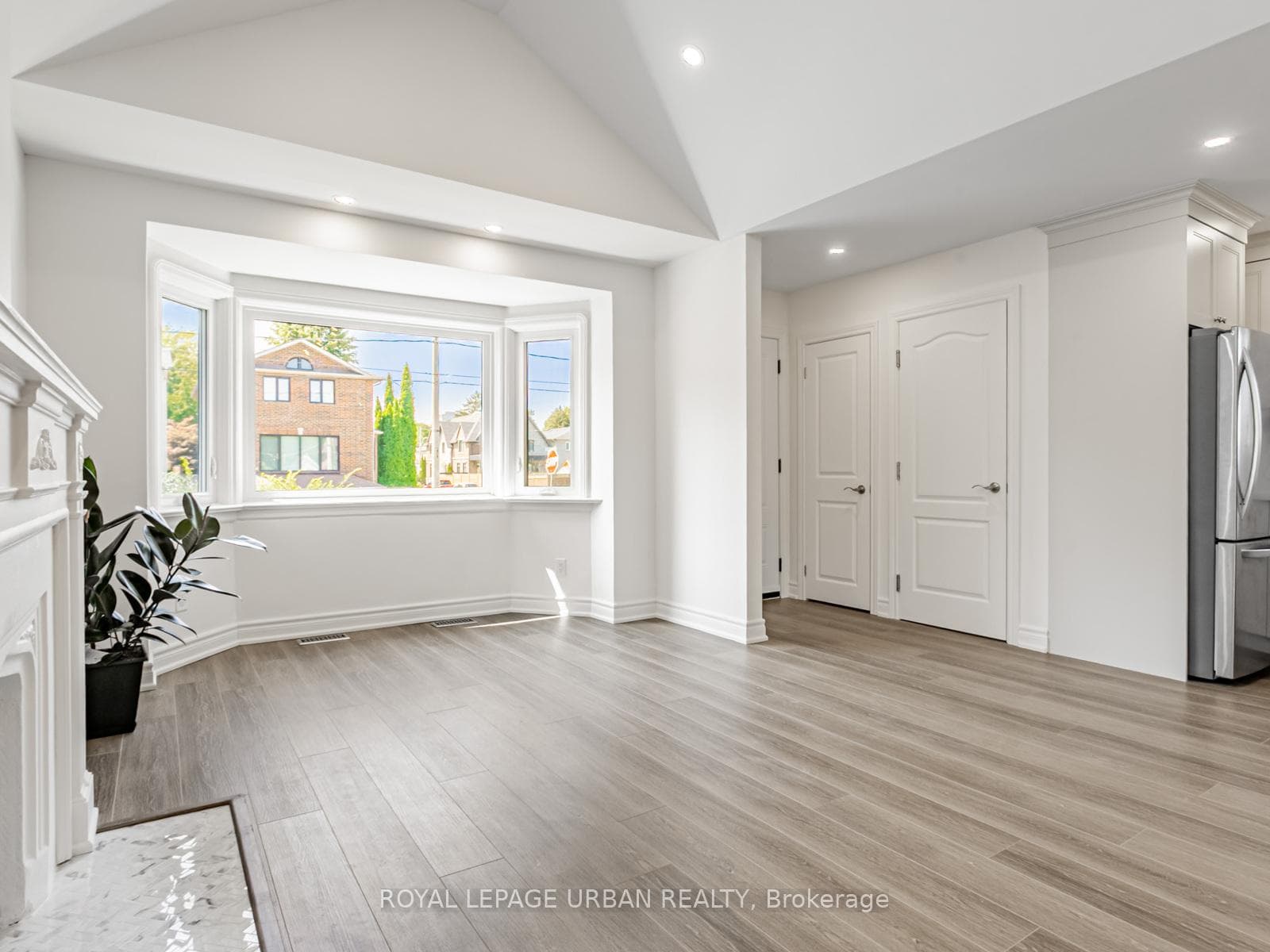 1627 Woodbine Heights Boulevard Unit Main photo 9