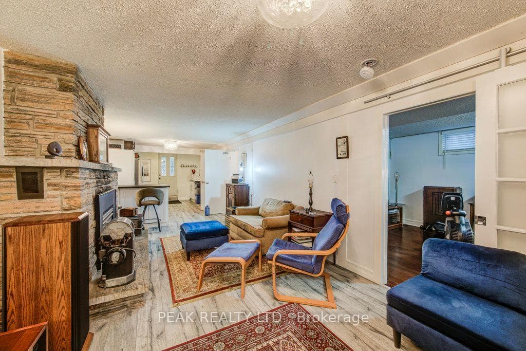 92 Brant Avenue photo 29