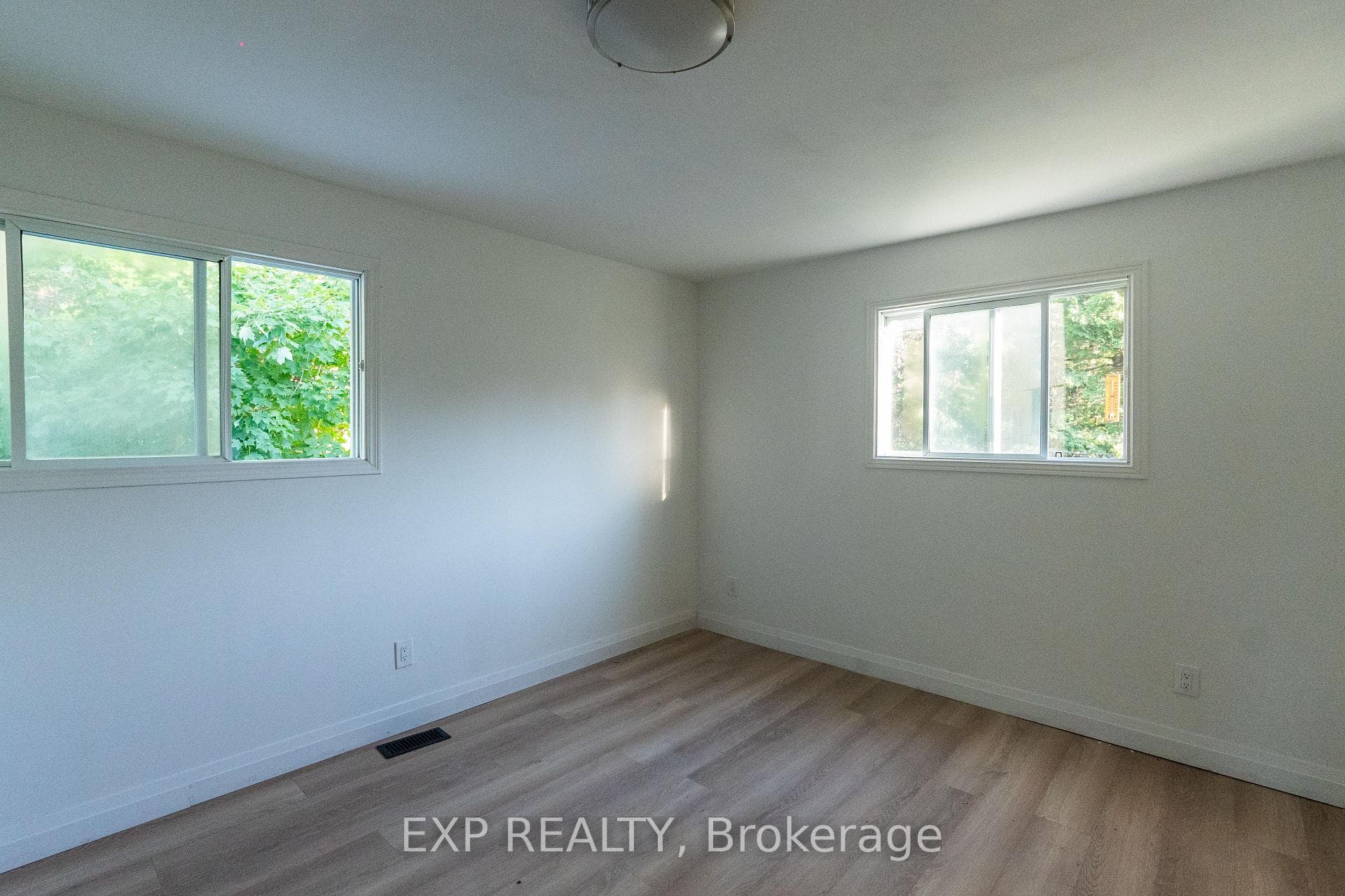 2670 SPARROW LAKE Road photo 17