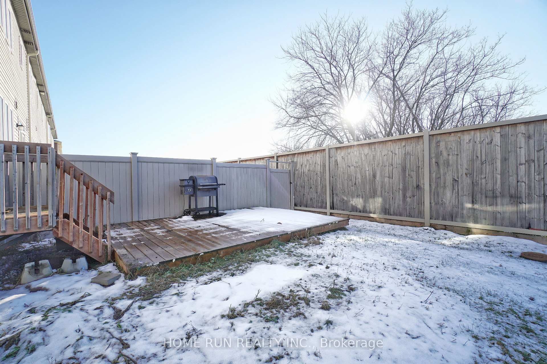 552 Clemency Crescent photo 39