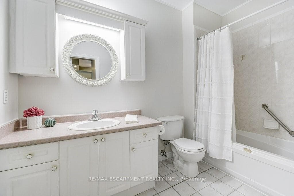 262 Dundas Street Unit 307 photo 13