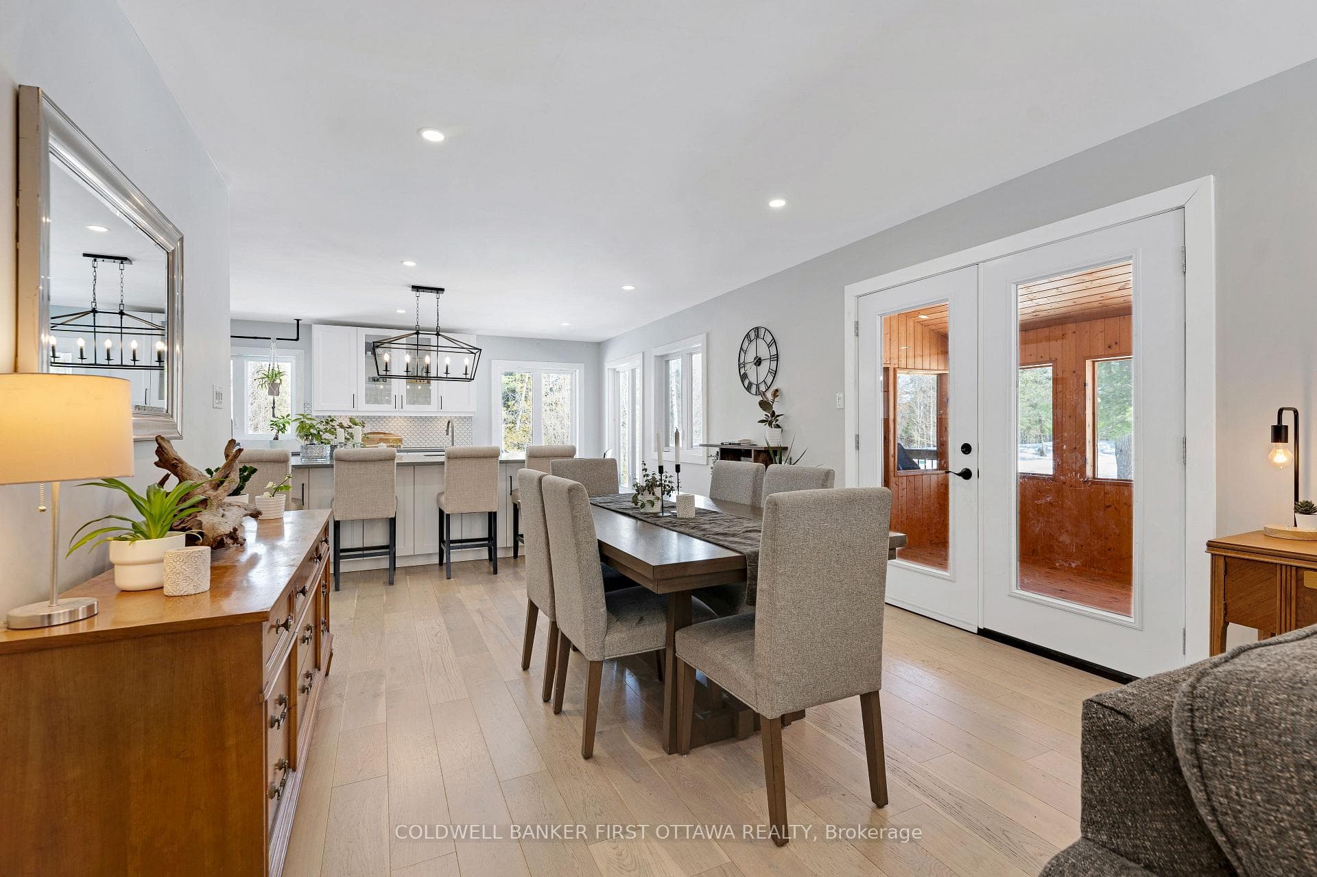 Clear sight light from kitchen thru living spaces