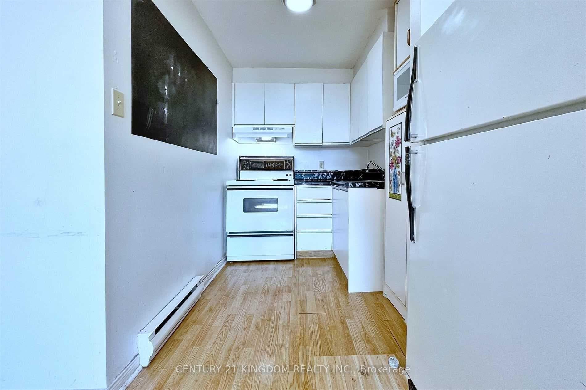 360 College Street Unit 401 photo 13