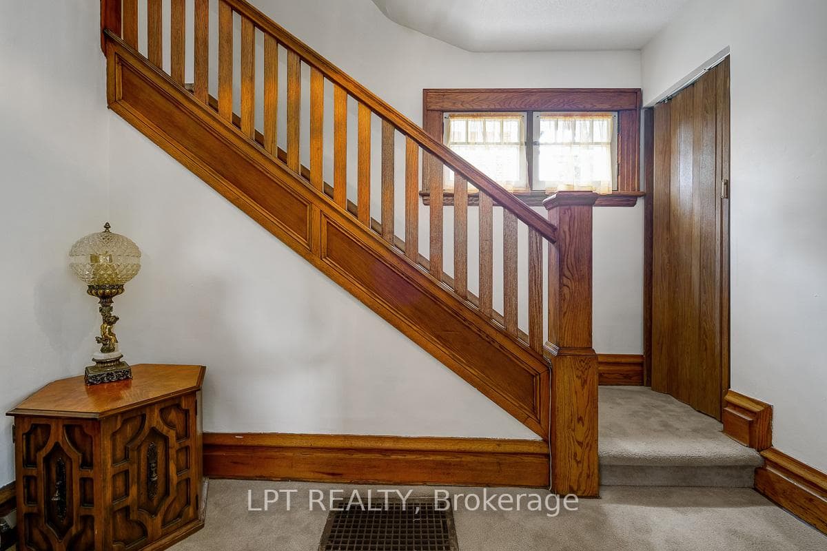 279 Second Avenue photo 3