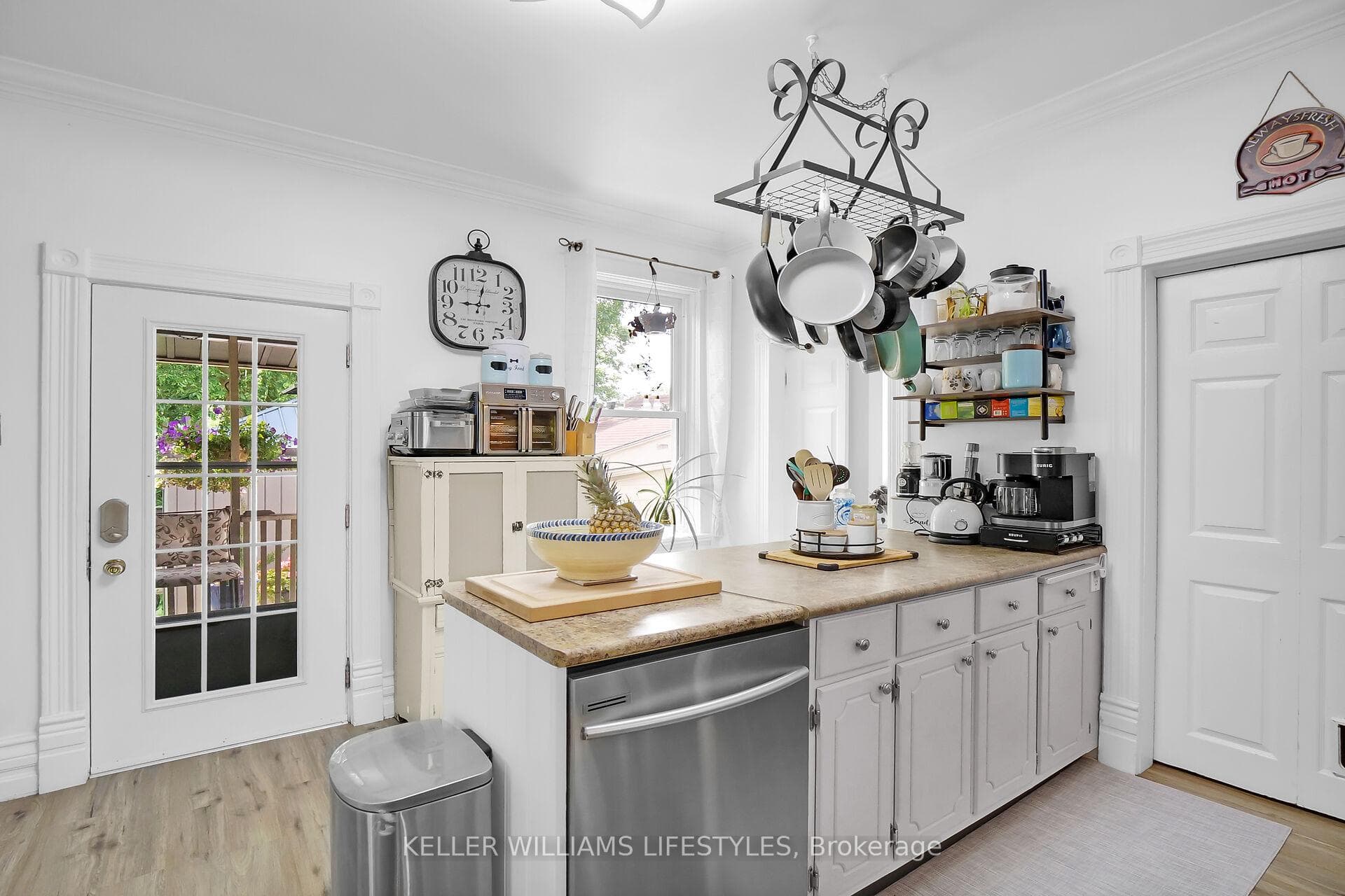 1051 Trafalgar Street photo 20