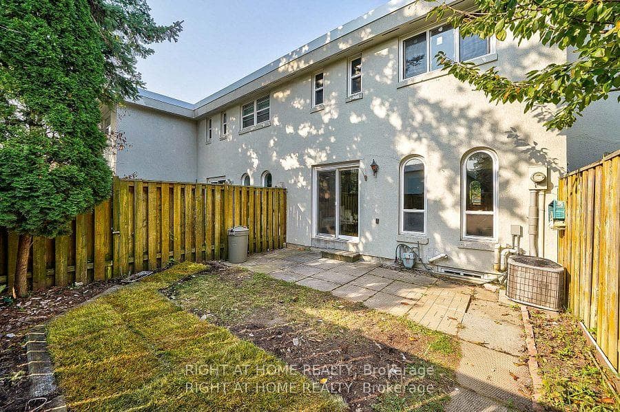 2075 Warden Avenue Unit 04 photo 29
