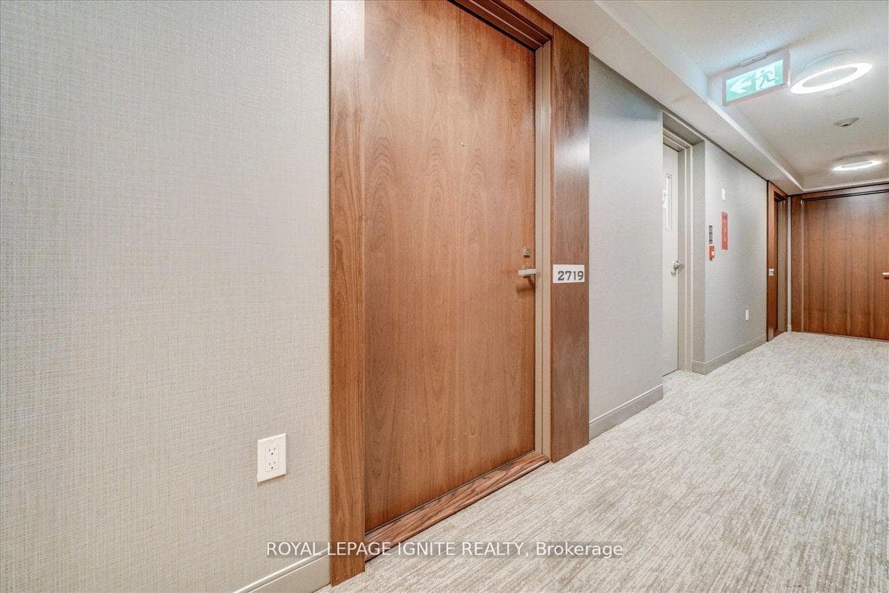 275 Village Green Square Unit 2719 photo 2