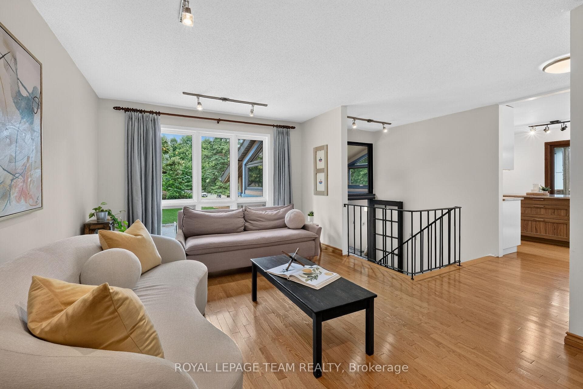 1282 Alloway Crescent photo 11
