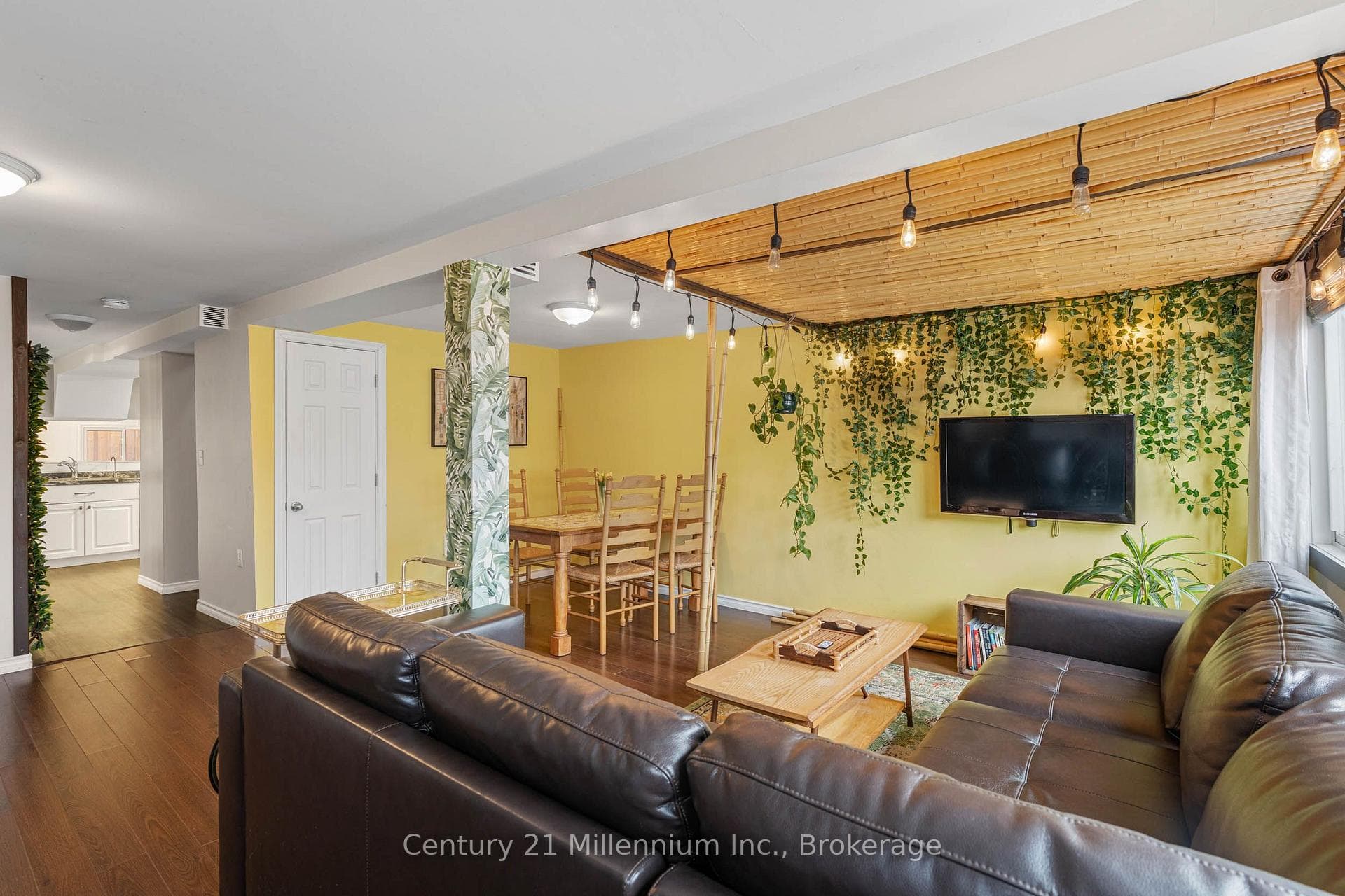 251 William Street photo 11