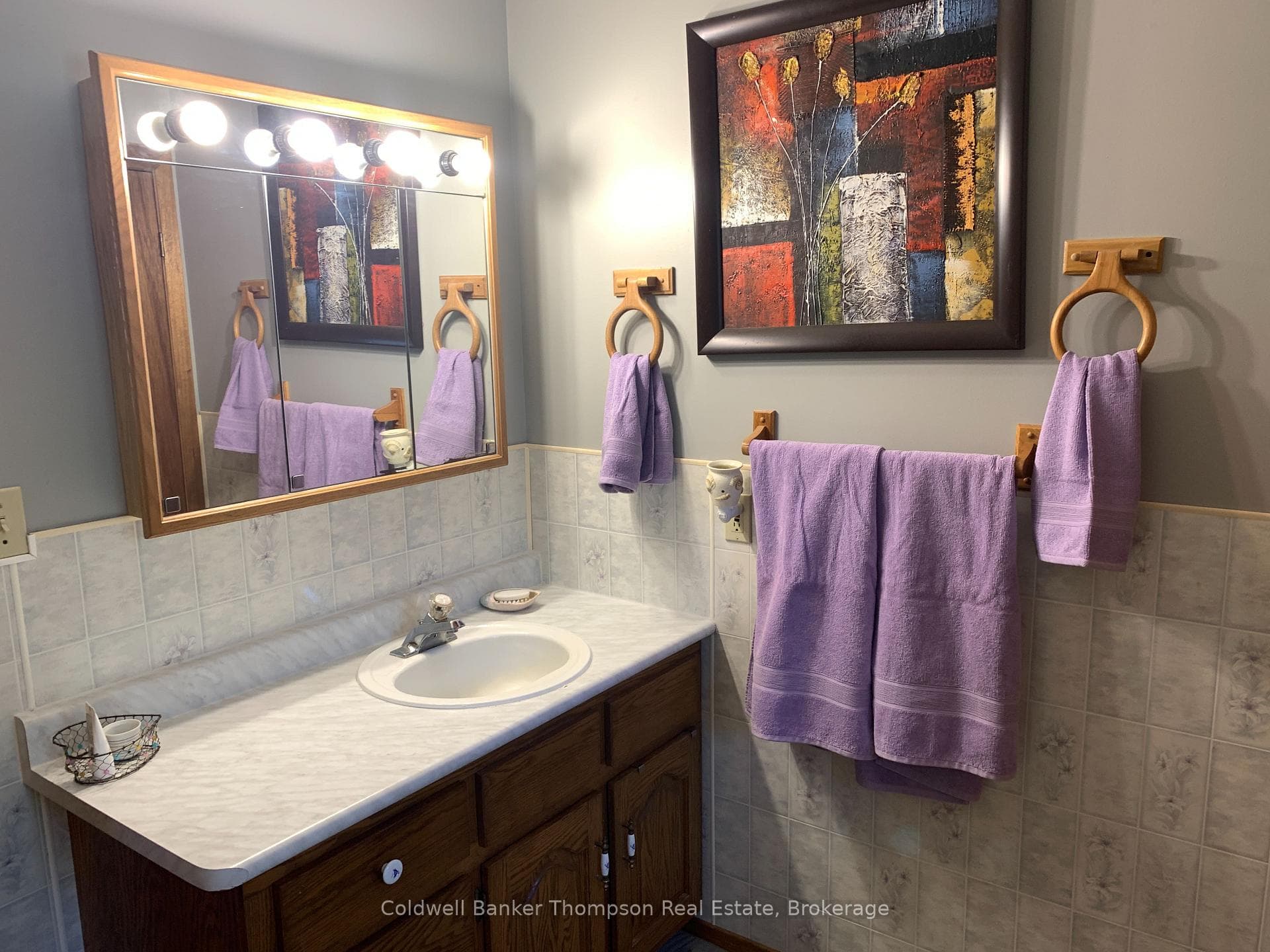 Main Floor 4 Piece Bath
