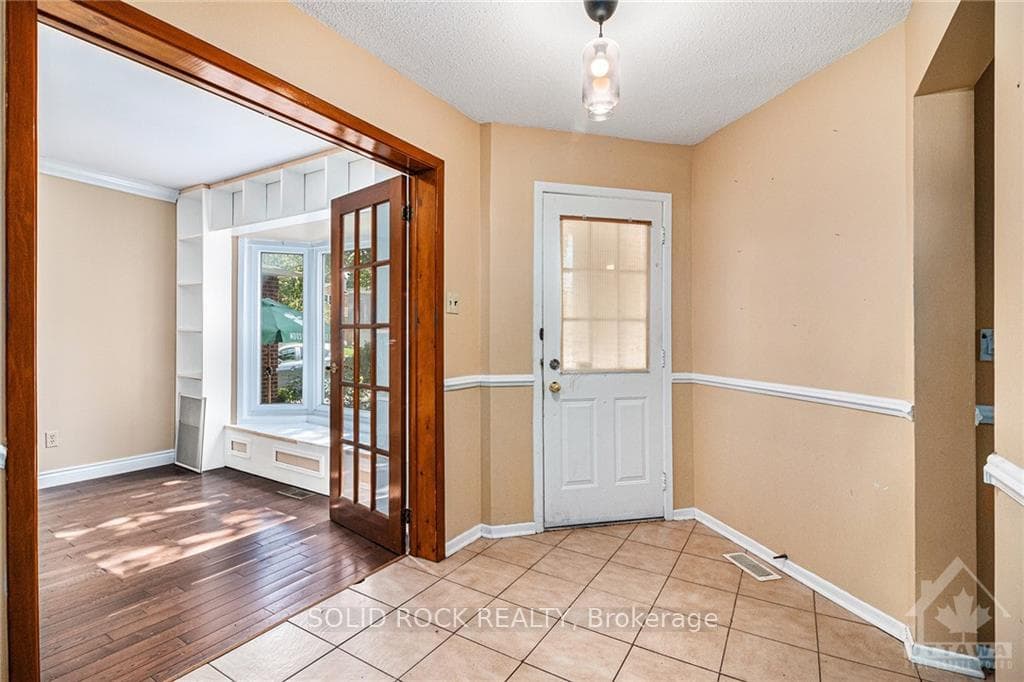 1407 LAURIN Crescent photo 5