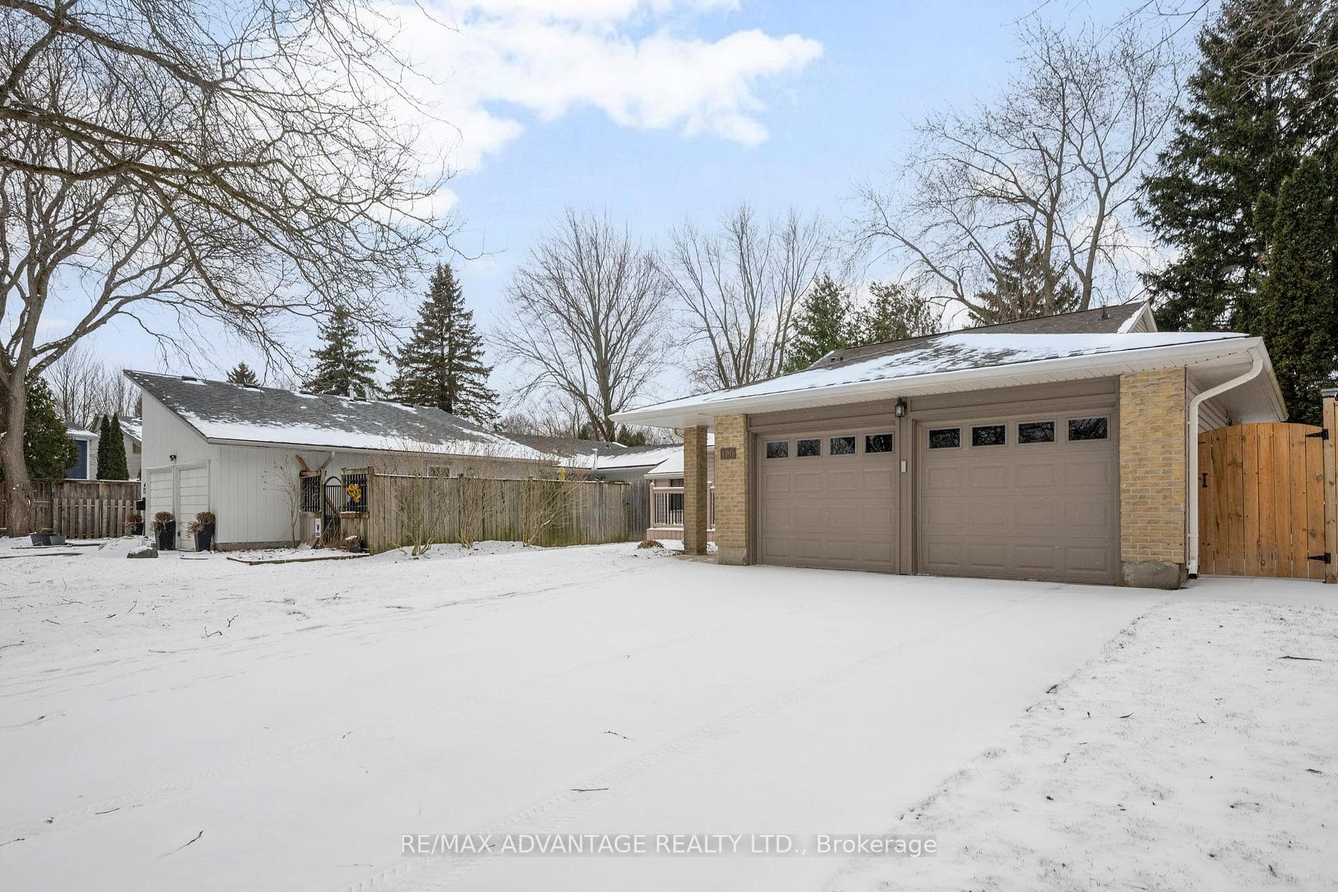 120 Edgehill Crescent photo 4