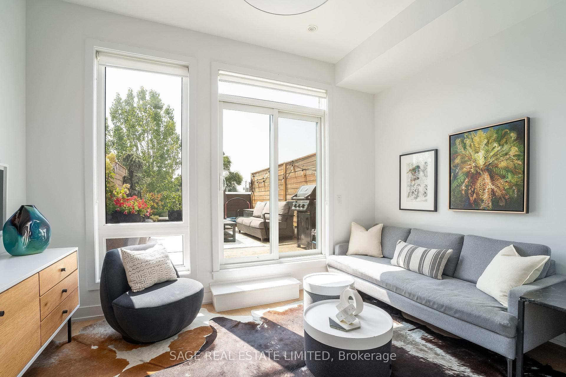 38 Perth Avenue photo 3