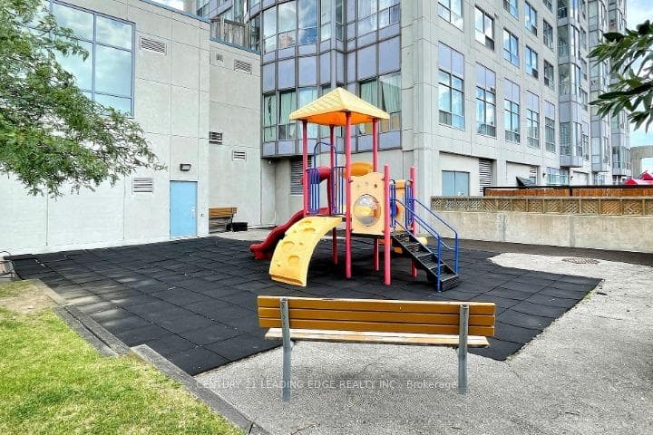 2550 Lawrence Avenue Unit 516 photo 13