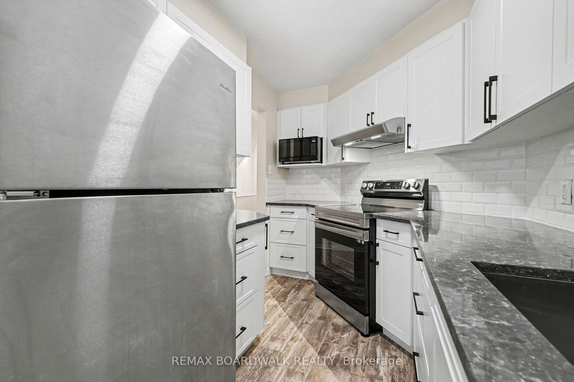 1607 Locksley Lane photo 9